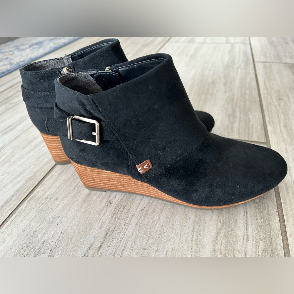 Dr. Scholls black suede wedge 9